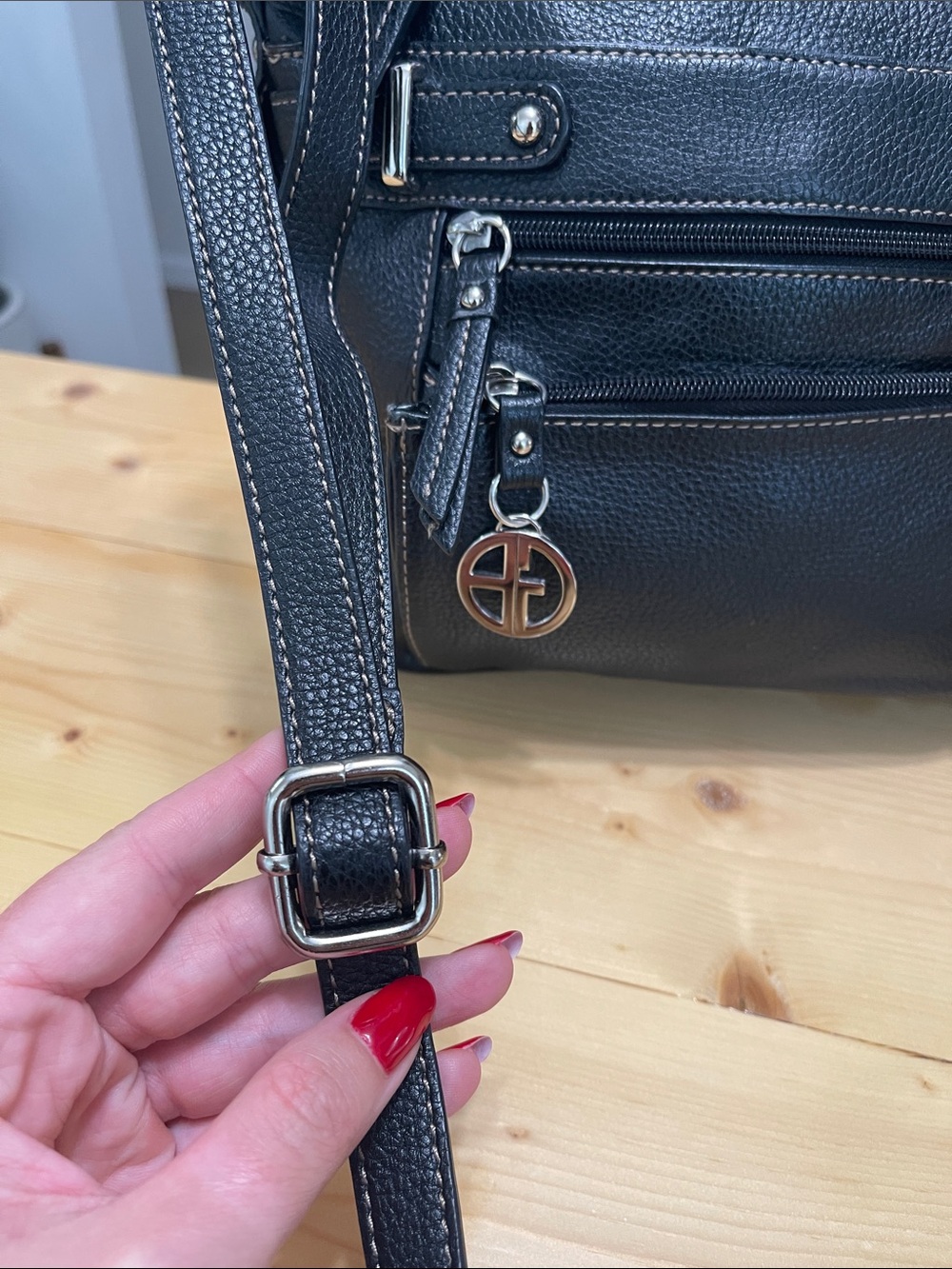 Giani Bernini Black Pebbled Leather Multi-Pocket Crossbody Bag Organizer - Picture 7 of 16